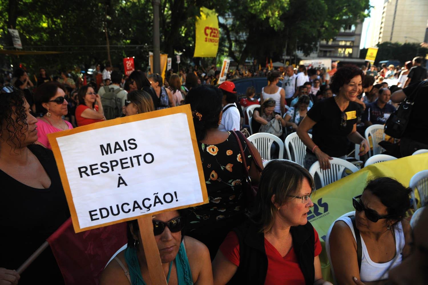 Rejeitada proposta para pagar magist&eacute;rio em parcela &uacute;nica