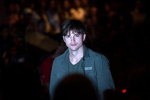 Ashton Kutcher entra na lista para v&ocirc;os espaciais