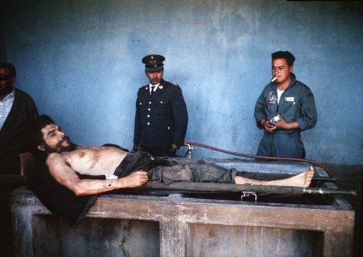 Morre jornalista que imortalizou Che Guevara no leito de morte