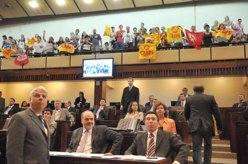 Sess&atilde;o plen&aacute;ria, vota&ccedil;&atilde;o do projeto do CPERS