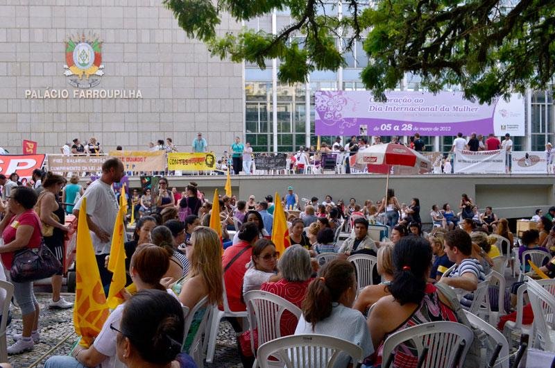 Projeto de reajuste do magist&eacute;rio foi aprovado com 29 votos favor&aacute;veis e nenhum contr&aacute;rio