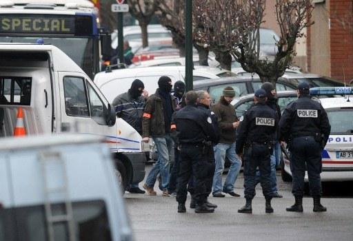 O suposto atirador est&aacute; cercado em um pr&eacute;dio residencial em um bairro de Toulouse