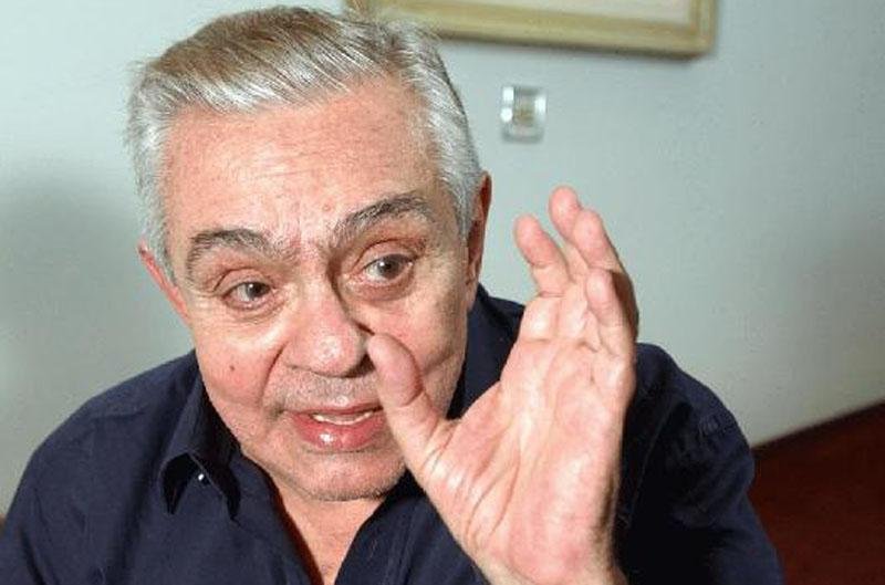 Estado de sa&uacute;de de Chico Anysio &eacute; critico