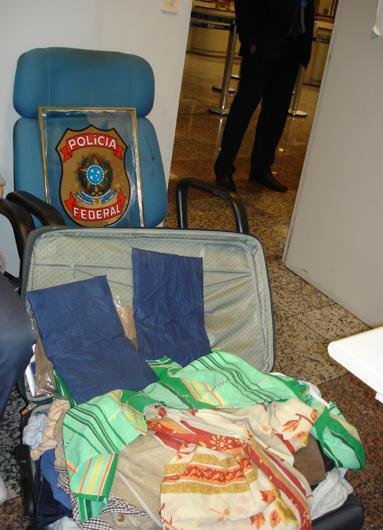 Coca&iacute;na estava escondida em envelopes e enrolada em len&ccedil;&oacute;is