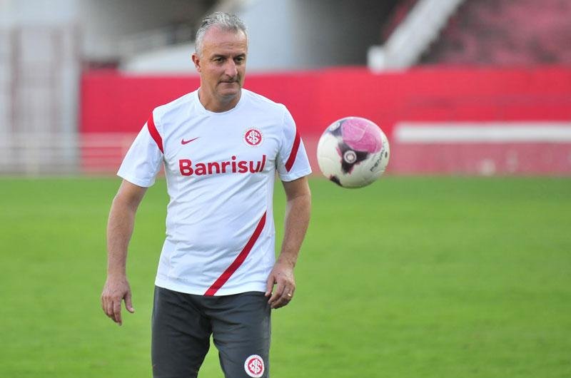 Dorival quer escalar for&ccedil;a m&aacute;xima contra o Zequinha