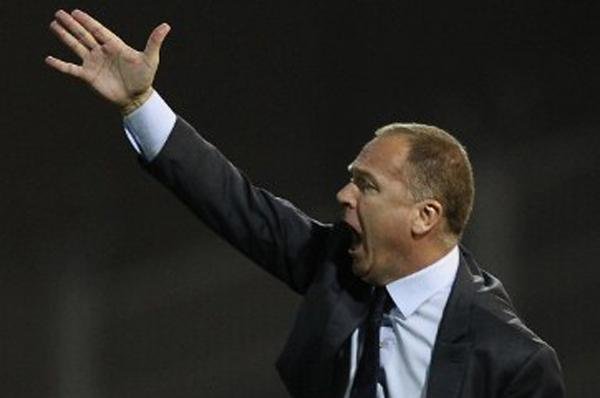 Mano diz estar insatisfeito com desempenho da Sele&ccedil;&atilde;o