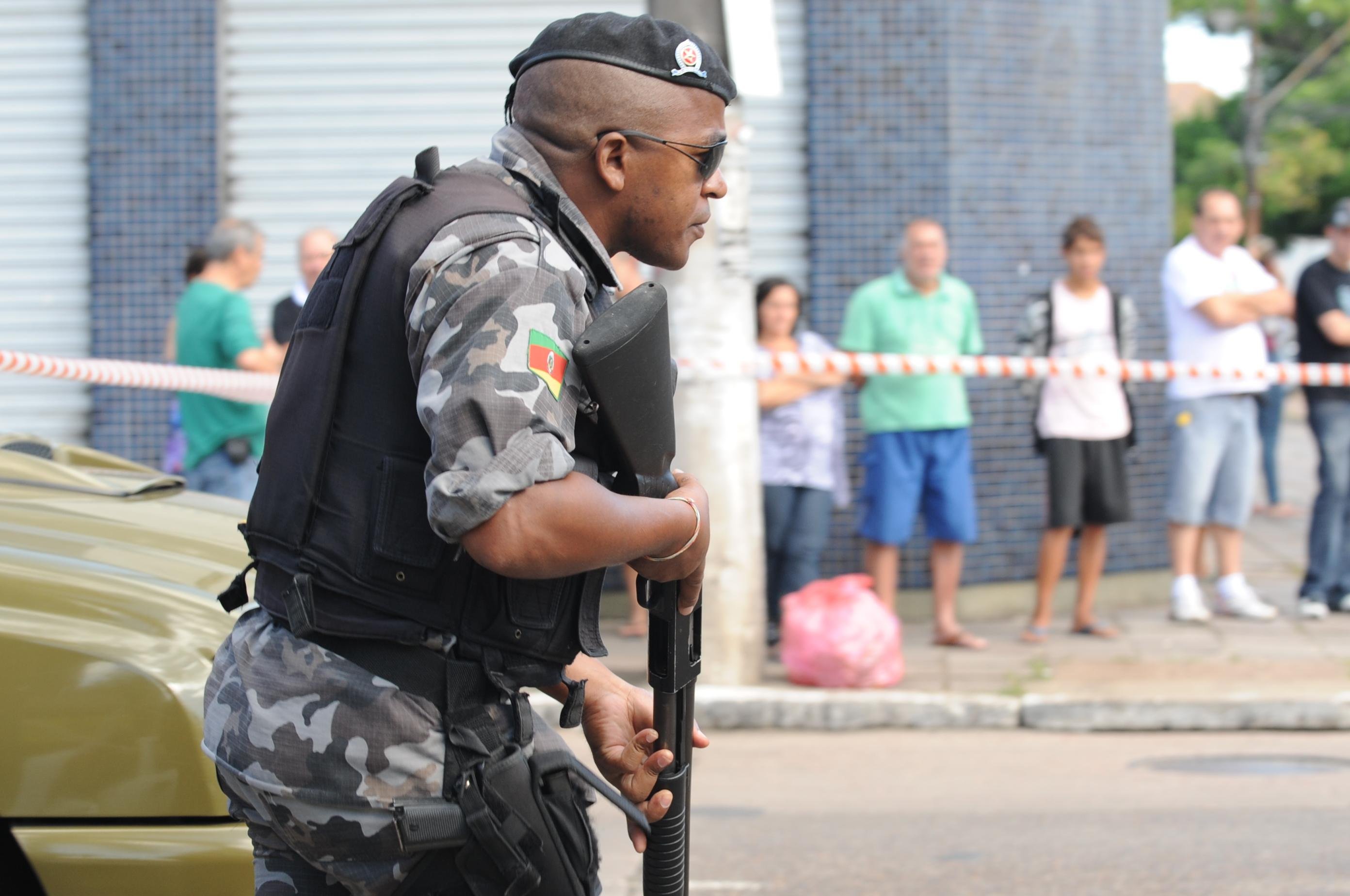 Assaltantes trocaram tiros com a BM