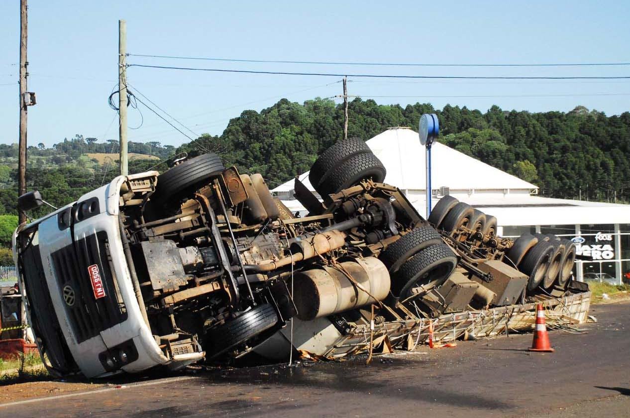 Motorista n&atilde;o conseguiu contornar trevo