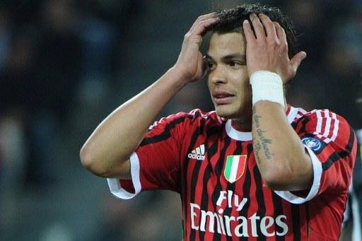 Zagueiro do Milan sofreu uma les&atilde;o na vit&oacute;ria contra a Roma 