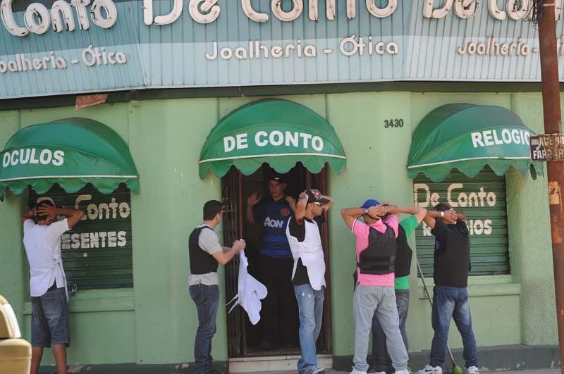 Assaltantes se renderam e libertaram ref&eacute;ns