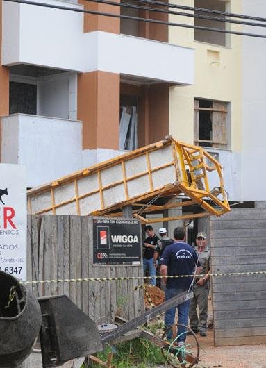 Andaime desaba e mata dois oper&aacute;rios em Gravata&iacute;
