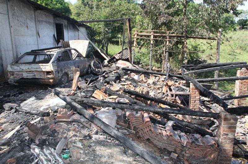 Inc&ecirc;ndio destr&oacute;i parte de propriedade rural em Nova Br&eacute;scia