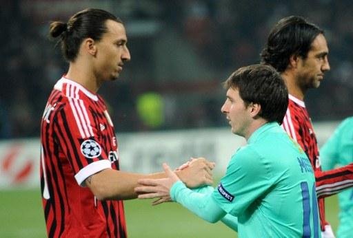 Ibrahimovic (&agrave; esquerda) disse que Milan precisa fazer jogo perfeito contra Barcelona