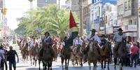 Dois mil cavalarianos desfilaram pelas ruas da cidade