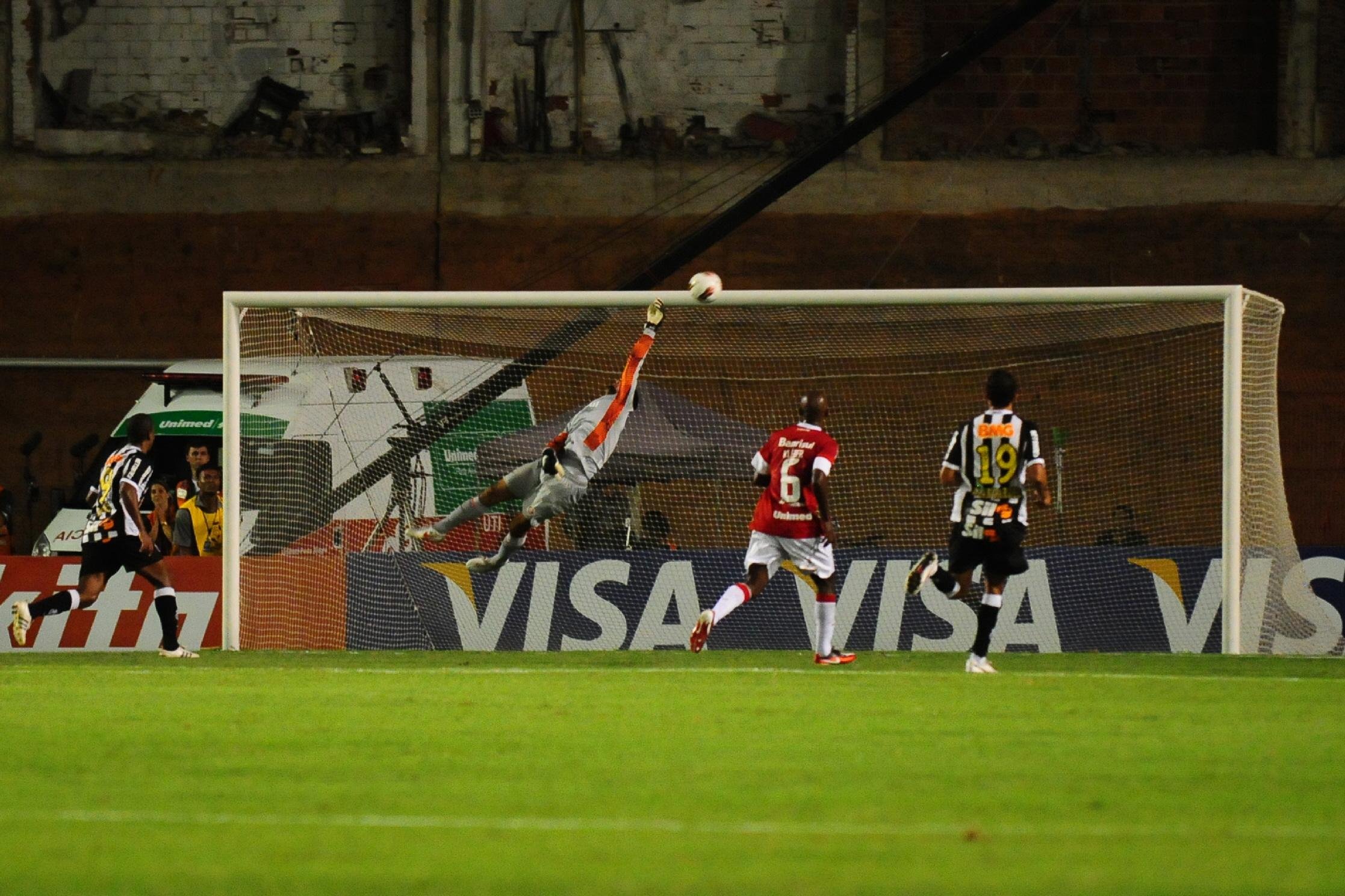Muriel fez uma grande atua&ccedil;&atilde;o no duelo contra o Santos
