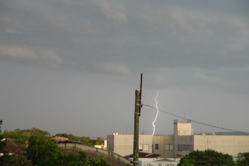 Moradora registra raio em Santa Cruz