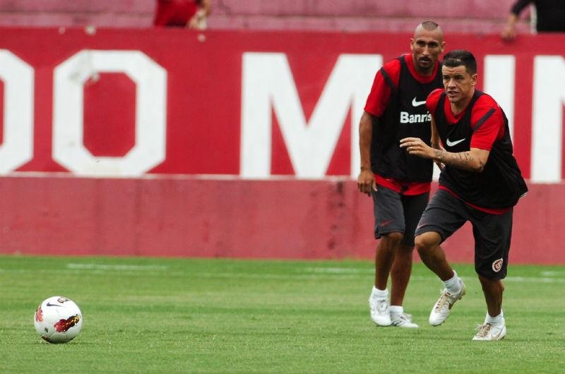 Gui&ntilde;azu e D&acute;Alessandro devem trabalhar com o grupo na pr&oacute;xima semana