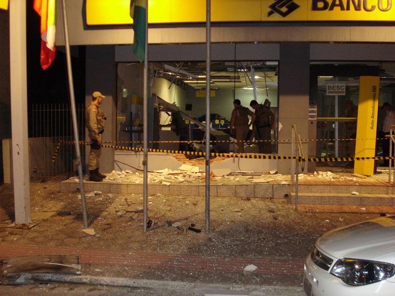 Vigilante reagiu, mas n&atilde;o conseguiu impedir o roubo