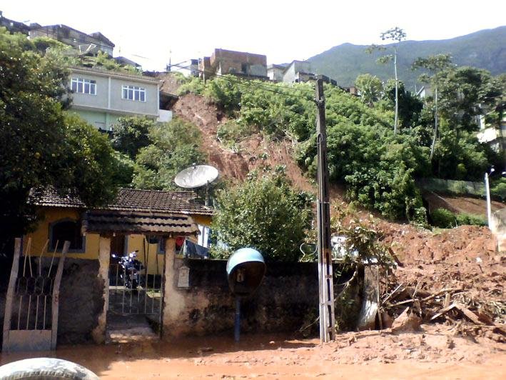Chuva provocou deslizamentos em Teres&oacute;polis