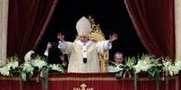 Papa celebra missa de Páscoa para 100 mil fiéis