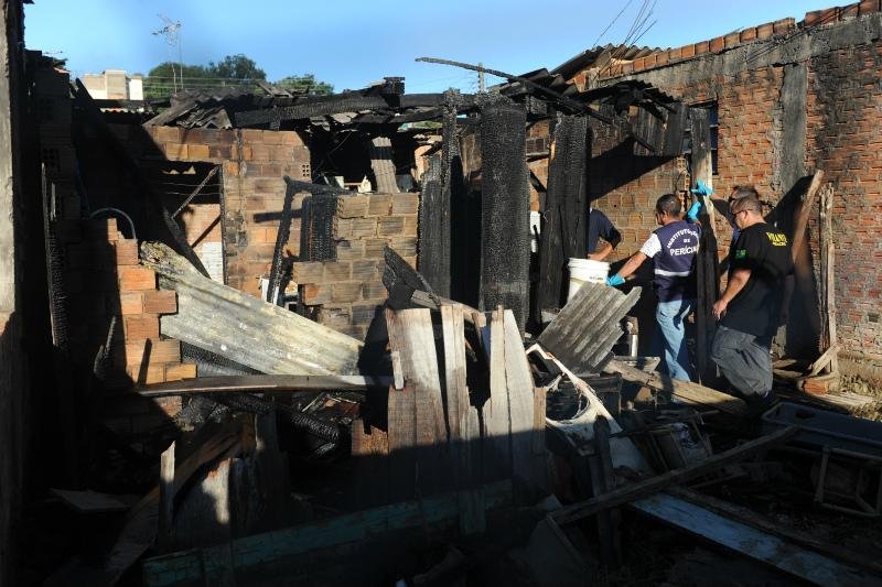 Duas casas ficaram totalmente destru&iacute;das