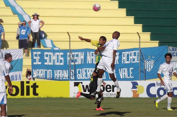 Cer&acirc;mica segura Novo Hamburgo e garante classifica&ccedil;&atilde;o