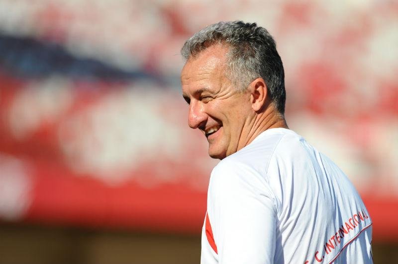 Dorival ganhou semana para aprimorar equipe e recuperar lesionados