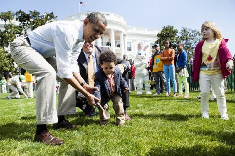 Fam&iacute;lia Obama inaugura a tradicional ca&ccedil;a ao Ovo de P&aacute;scoa na Casa Branca