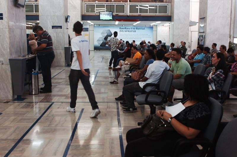 Segunda-feira foi de muito movimento nas ag&ecirc;ncias banc&aacute;rias