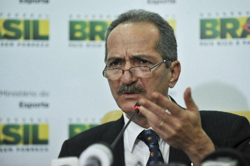 Para ministro, n&atilde;o h&aacute; demora significativa nas obras do est&aacute;dio Beira-Rio