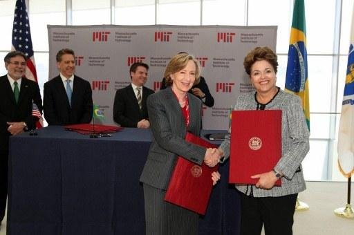 Acordo foi assinado entre a presidente Dilma Rousseff e a presidente do MIT, Susan Hockfield