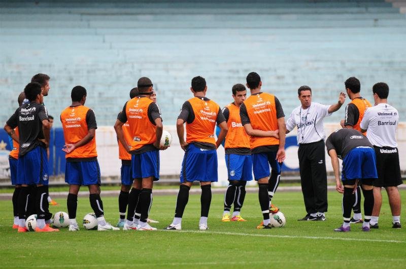 Luxemburgo ter&aacute; o meio-campo ideal no duelo contra o Ipatinga