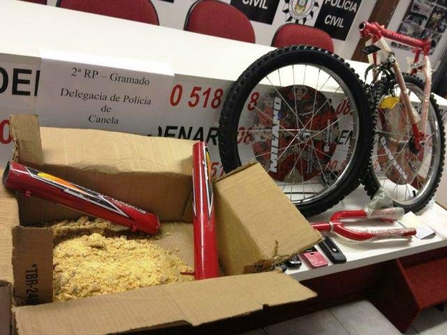 Droga era transportada dentro dos ferros