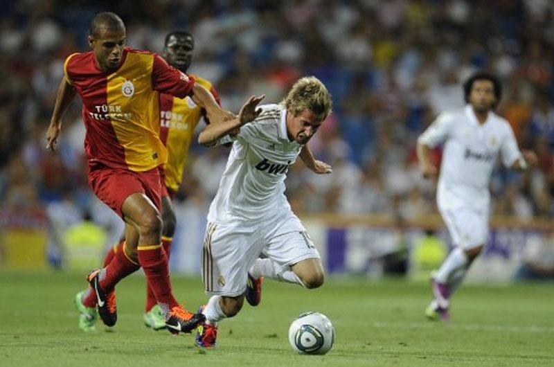 Felipe Melo  pediu desculpas por agredir o companheiro de Galatasaray, Albert Riera