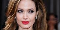 Jolie interpretará bruxa má em nova adaptação de clássico da Disney