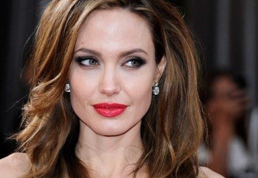 Jolie interpretar&aacute; bruxa m&aacute; em nova adapta&ccedil;&atilde;o de cl&aacute;ssico da Disney
