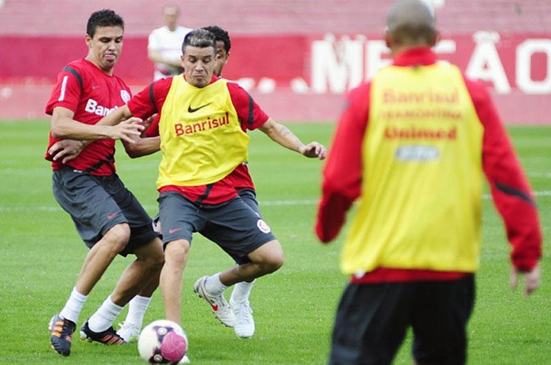 D&acute;Ale e Gui&ntilde;azu treinam normalmente no Beira-Rio