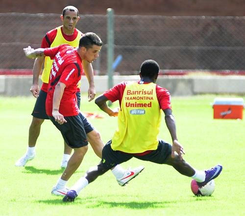 D`Ale deve come&ccedil;ar no banco de reservas