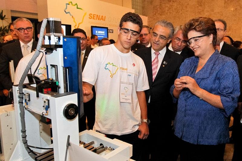 Dilma durante a cerim&ocirc;nia alusiva &agrave; exposi&ccedil;&atilde;o sobre o Programa de Apoio &agrave; Competitividade da Ind&uacute;stria