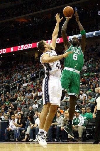 Kevin Garnett foi o cestinha da partida com 21 pontos e ainda obteve 12 rebotes