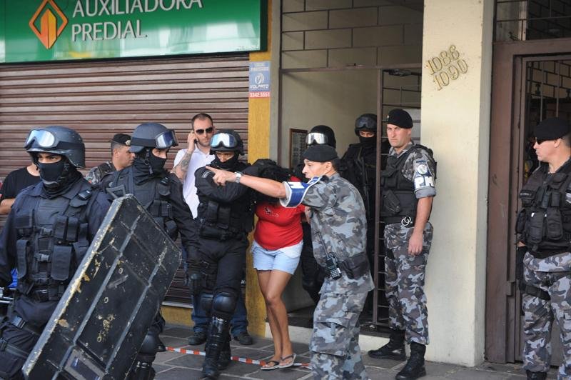 Gate precisou invadir o local ap&oacute;s perder contato com moradoras 