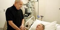 Ex-presidente Lula esteve no hospital Sírio Libanês e visitou José Sarney