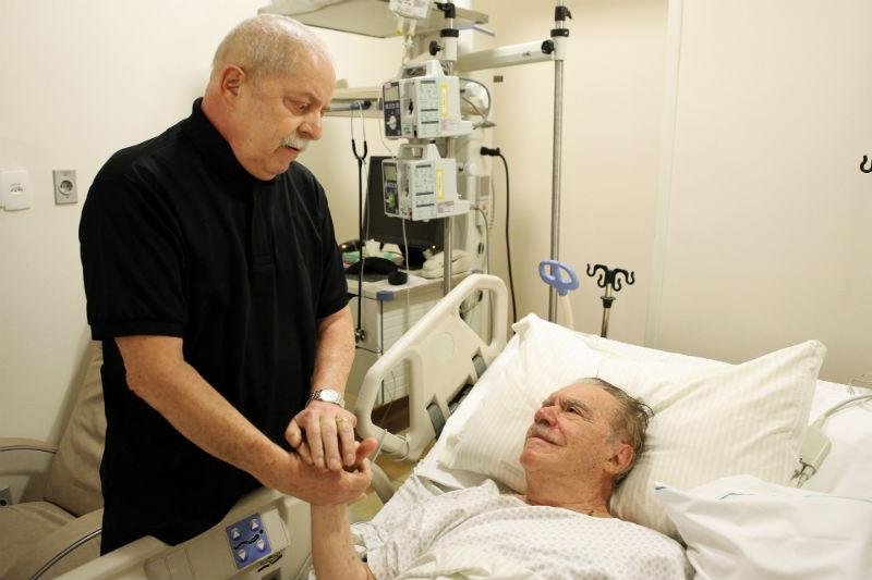 Ex-presidente Lula esteve no hospital S&iacute;rio Liban&ecirc;s e visitou Jos&eacute; Sarney
