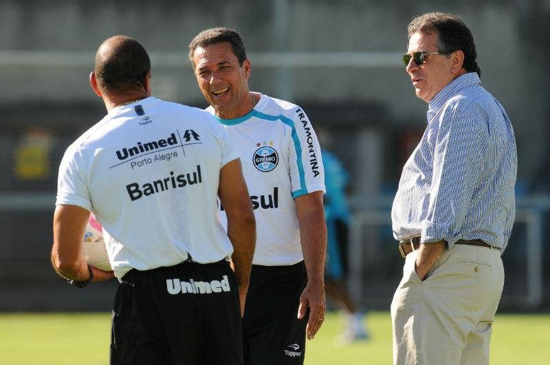 Pelaipe (&agrave; direita) evitou falar em Gre-Nal antes de enfrentar o Canoas