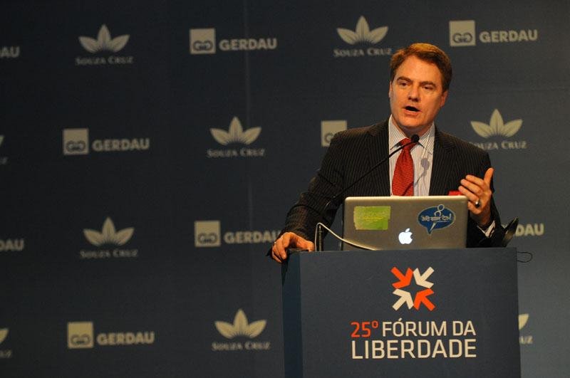 Tom Palmer defendeu a simplifica&ccedil;&atilde;o do sistema tribut&aacute;rio