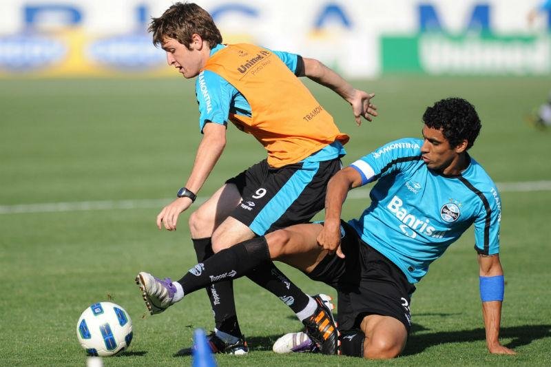 CSKA aceitou exig&ecirc;ncias do Gr&ecirc;mio por M&aacute;rio Fernandes, diz empres&aacute;rio