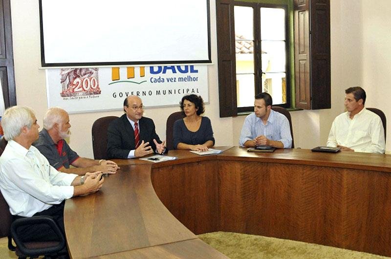 Empresa uruguaia anuncia f&aacute;brica de carrocerias em Bag&eacute;
