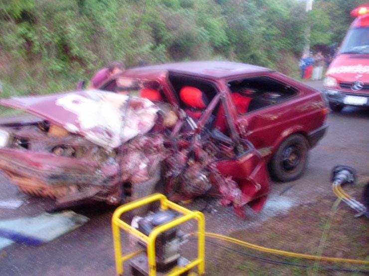 Gol e Kia colidiram em Cerro Largo