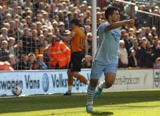 Ag&uuml;ero comemora seu gol contra o Wolverhampton