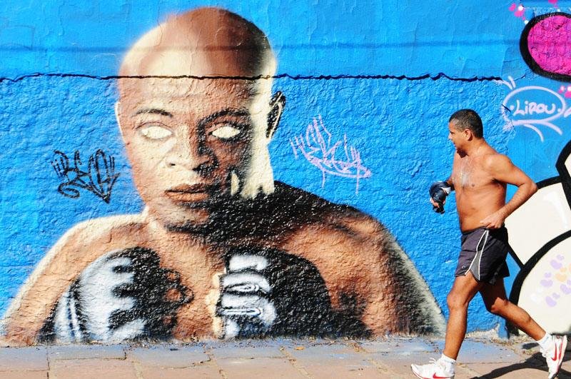 Cerca de cem artistas pintaram o muro externo da Funda&ccedil;&atilde;o P&atilde;o dos Pobres